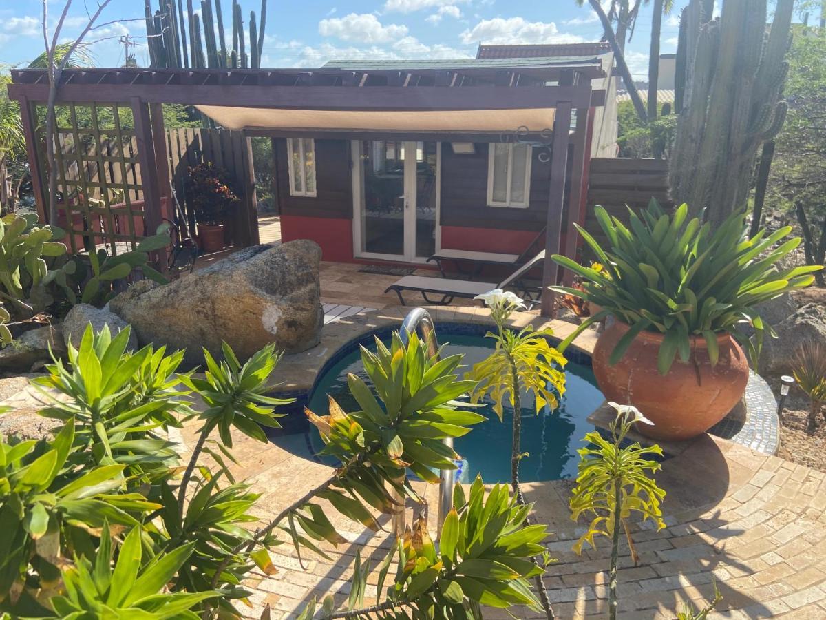 Cozy Studio With Private Spa Oranjestad Exteriör bild