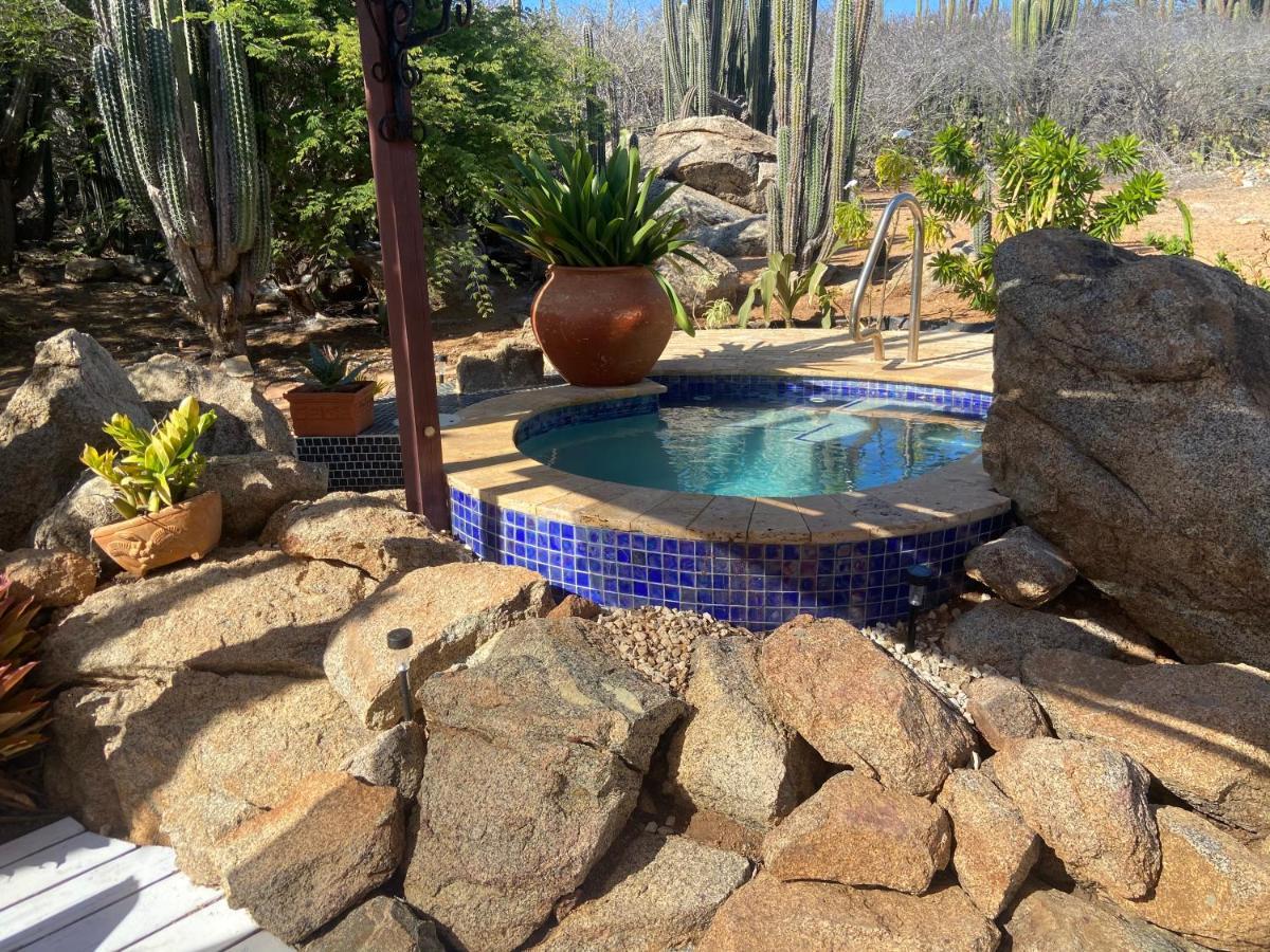 Cozy Studio With Private Spa Oranjestad Exteriör bild