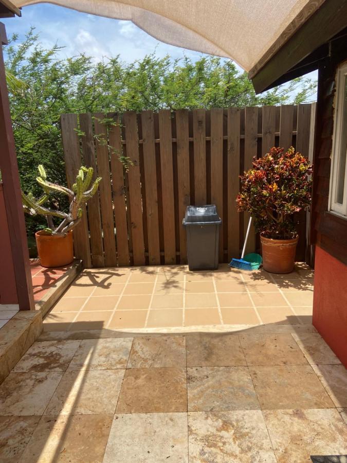 Cozy Studio With Private Spa Oranjestad Exteriör bild