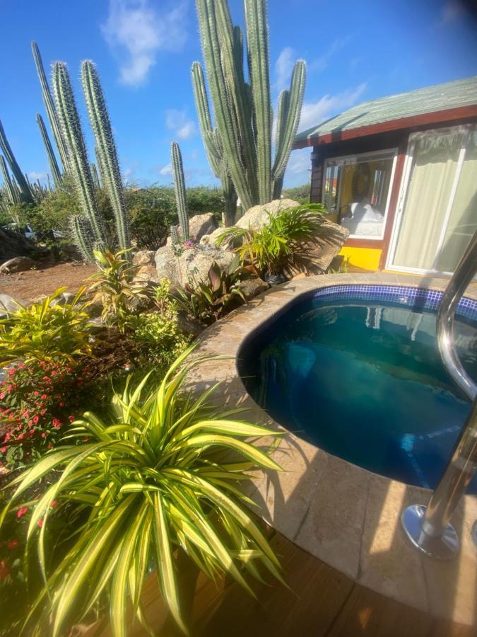 Cozy Studio With Private Spa Oranjestad Exteriör bild