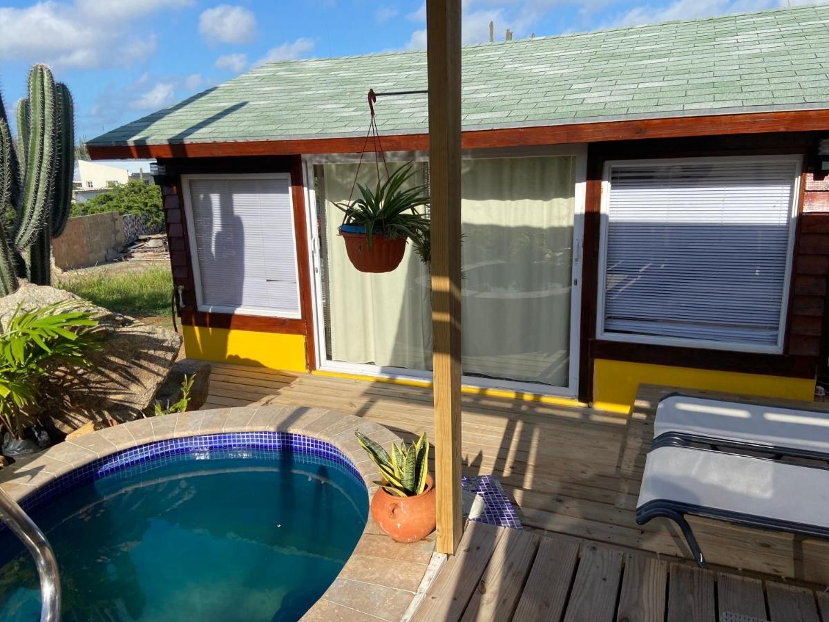 Cozy Studio With Private Spa Oranjestad Exteriör bild