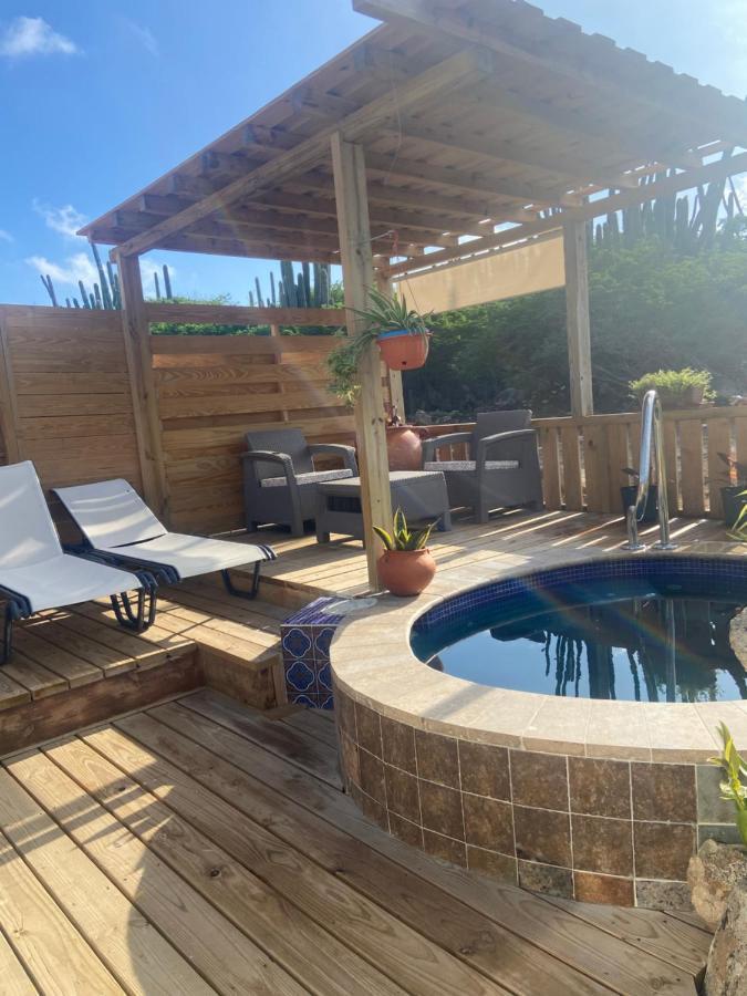 Cozy Studio With Private Spa Oranjestad Exteriör bild