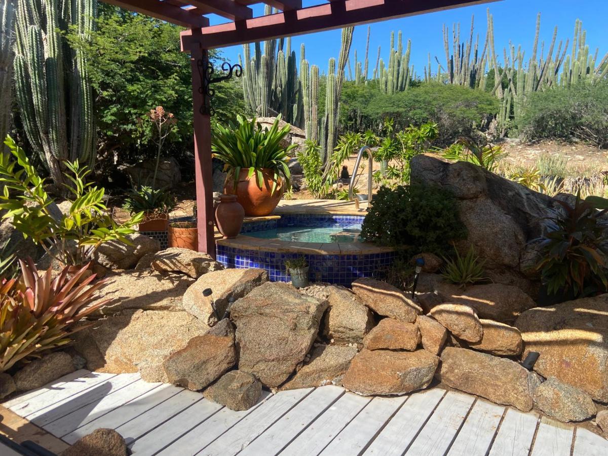Cozy Studio With Private Spa Oranjestad Exteriör bild