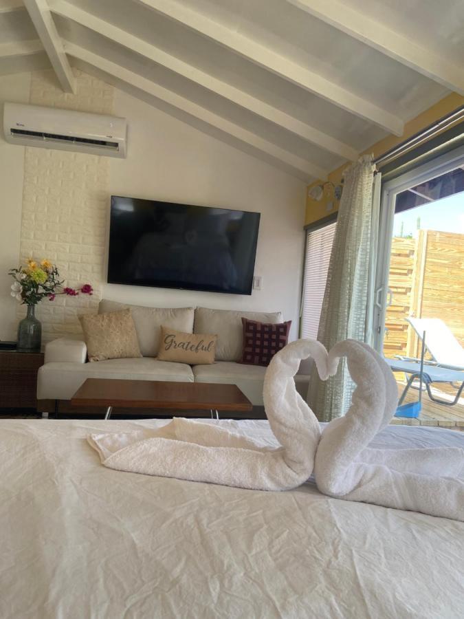 Cozy Studio With Private Spa Oranjestad Exteriör bild