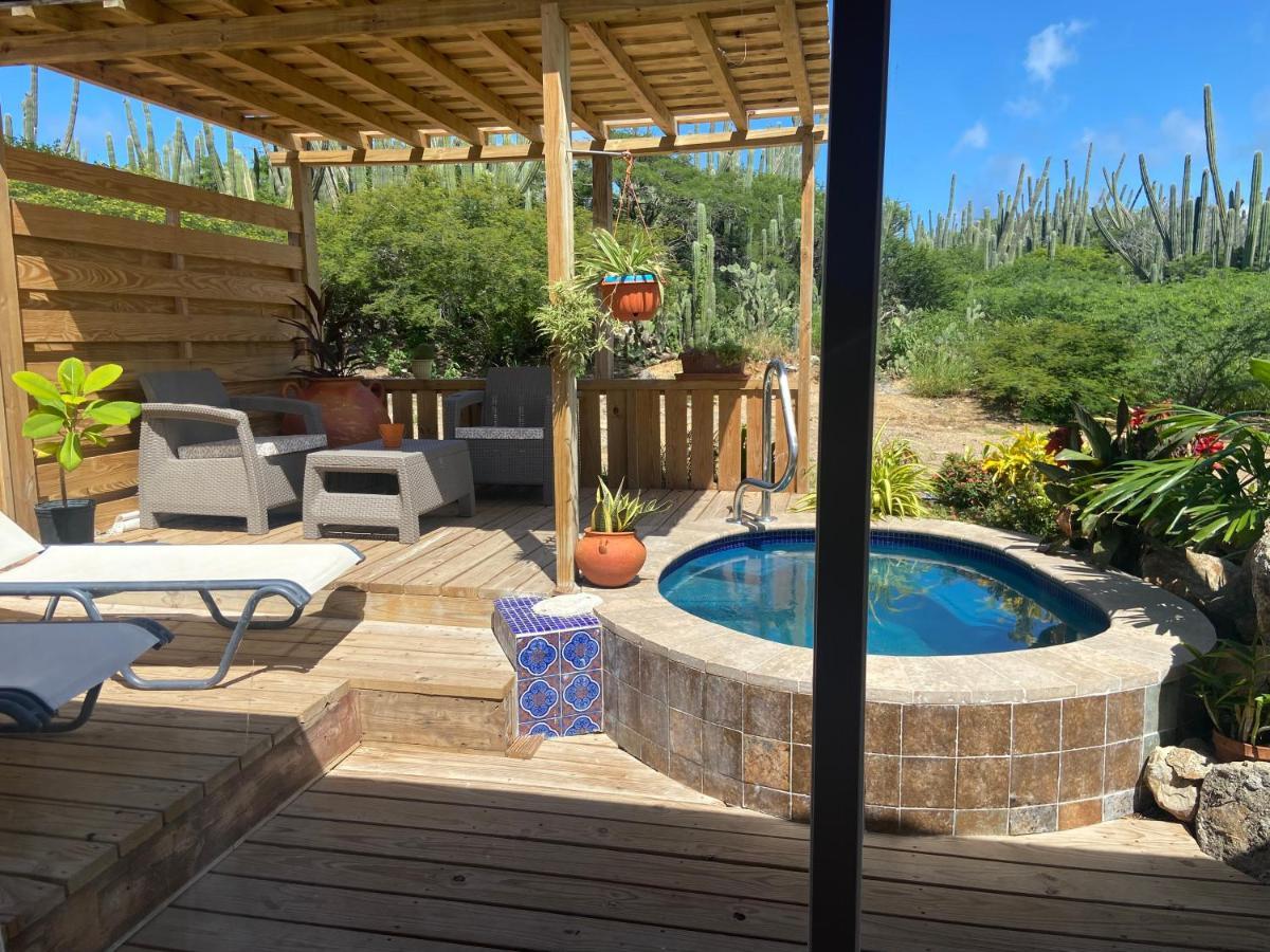 Cozy Studio With Private Spa Oranjestad Exteriör bild