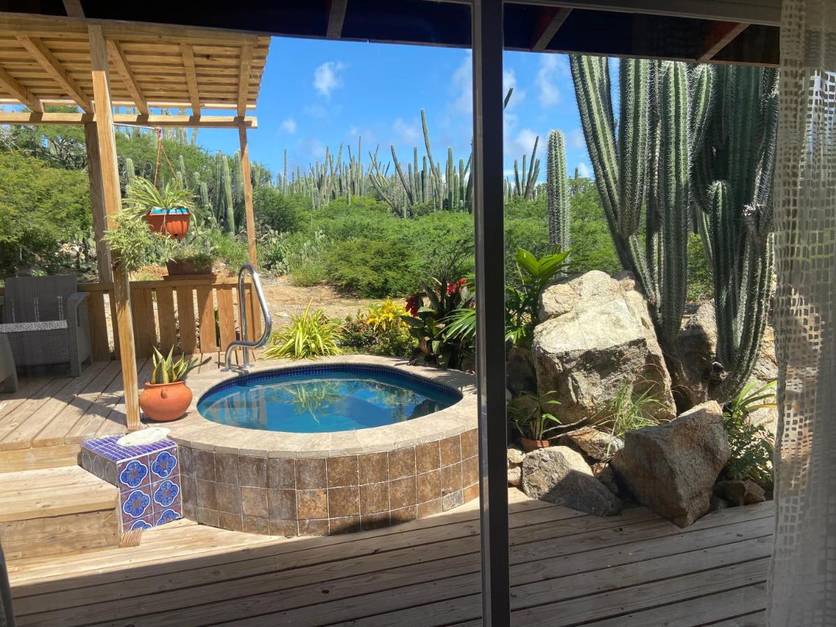 Cozy Studio With Private Spa Oranjestad Exteriör bild